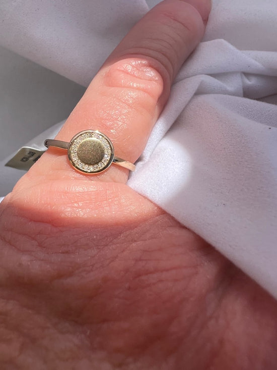 Round Diamond Engravable Ring